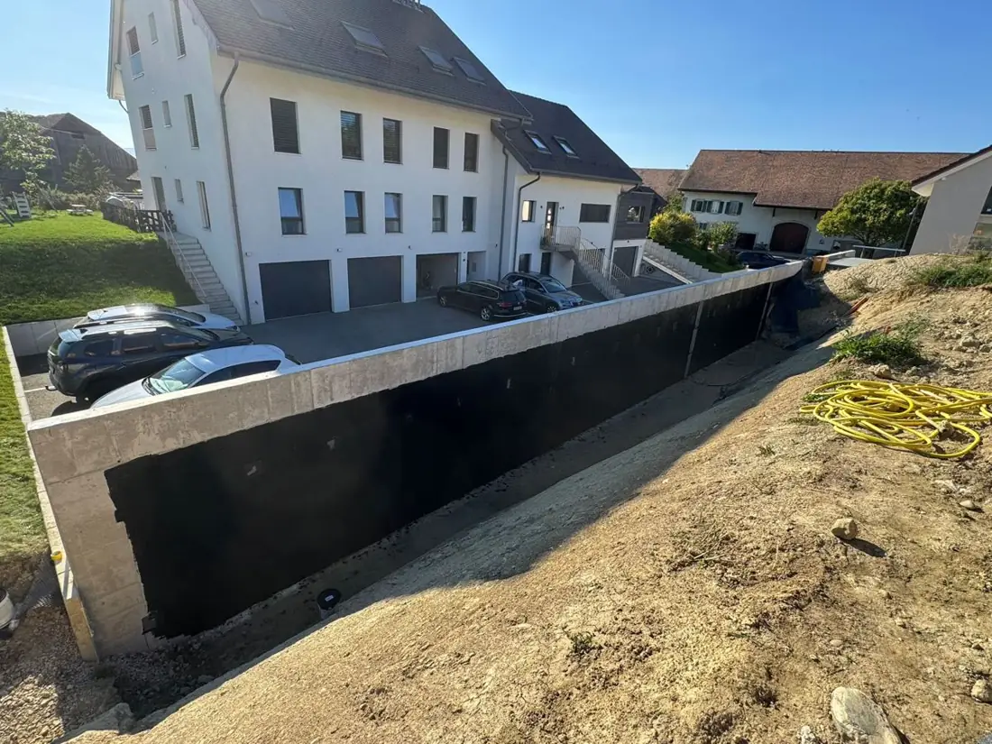 Mur de soutènement avec étanchéité